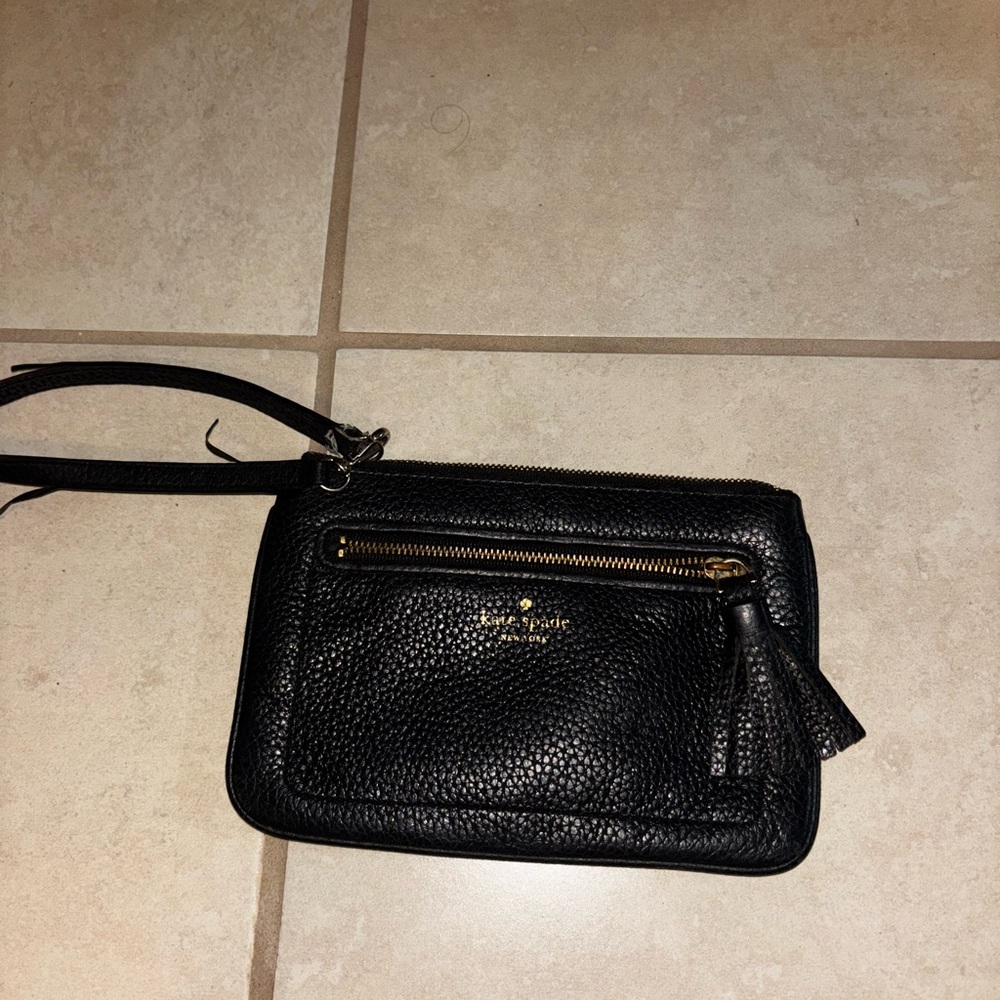 Used Kate spade wallet top zipper is broken